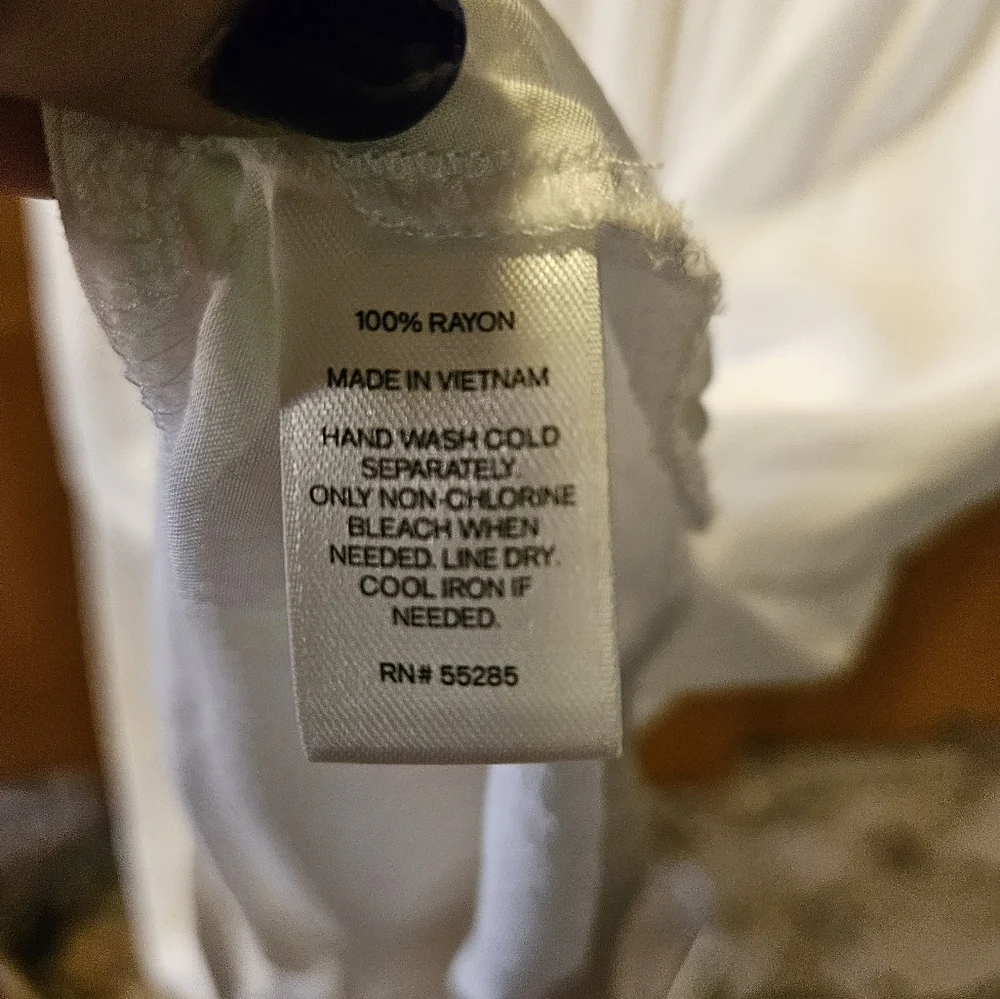 EXPRESS  smallwhite ruffle short sleeve top - Picture 4 of 5